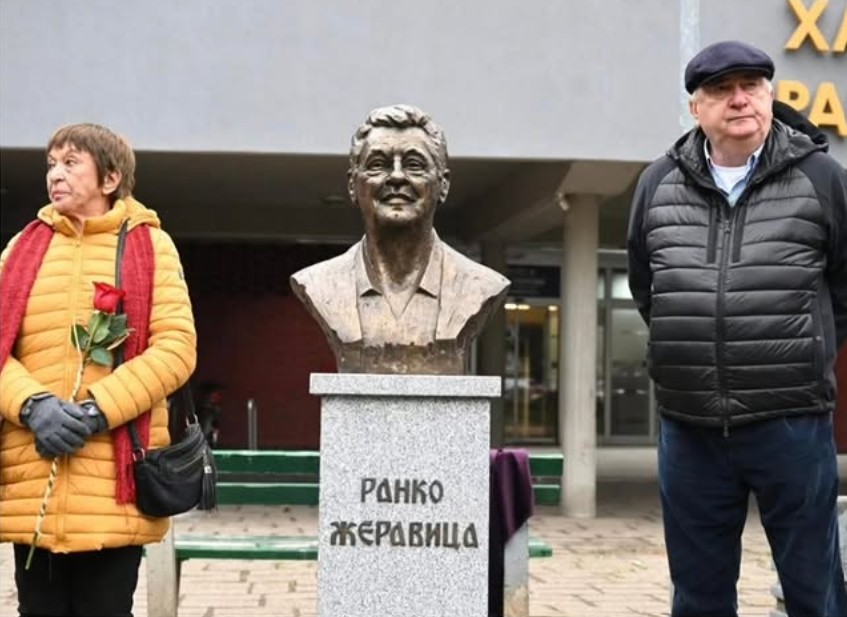 Postavljena bista ispred hale Sportova Ranko Žeravica